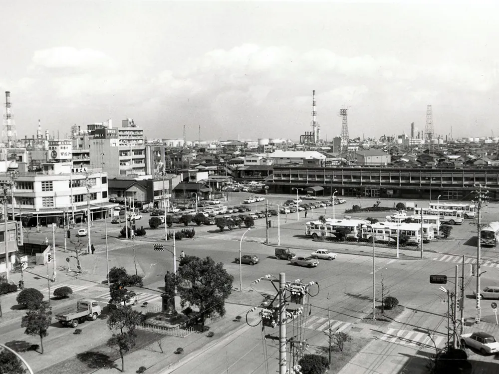 当時の四日市市の風景（国鉄 四日市駅前）